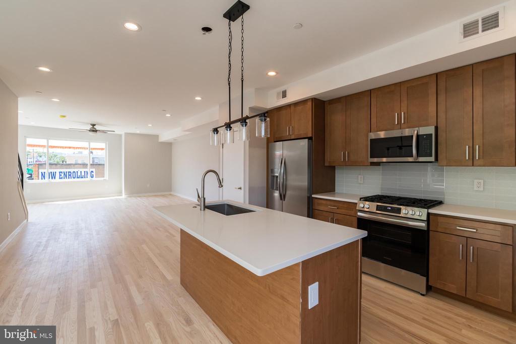 1349 S Myrtlewood St in Philadelphia, PA - Foto de edificio