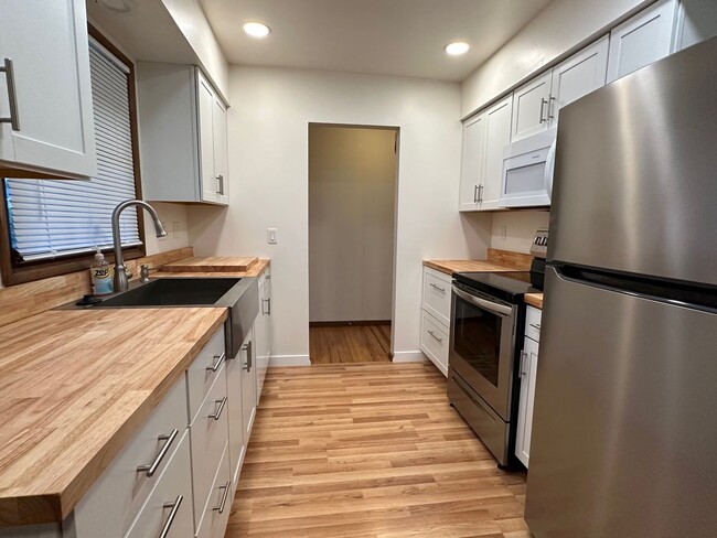 12820 SW Glenhaven St in Portland, OR - Building Photo - Building Photo