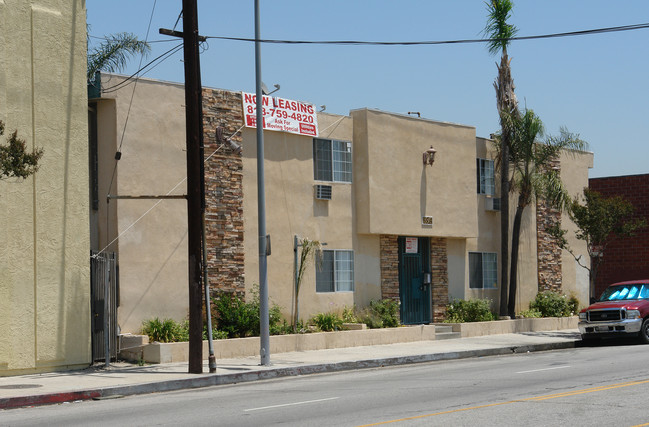 Saticoy Apartments in North Hollywood, CA - Building Photo - Building Photo