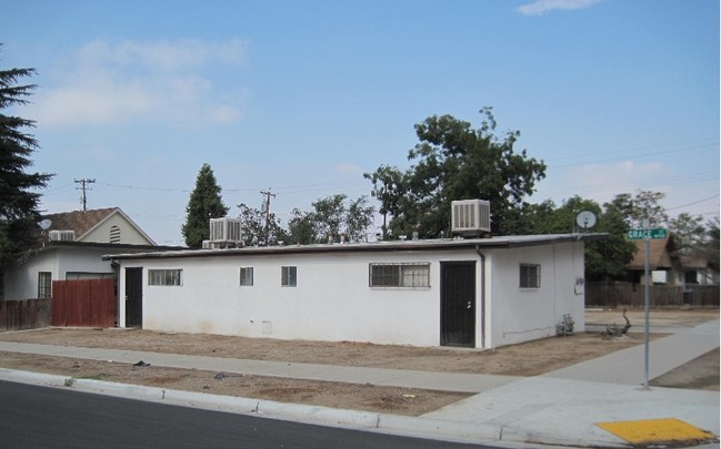 724 Grace St in Bakersfield, CA - Foto de edificio - Building Photo