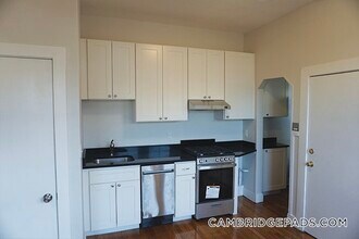 116 Willow St, Unit 4 in Cambridge, MA - Building Photo - Building Photo