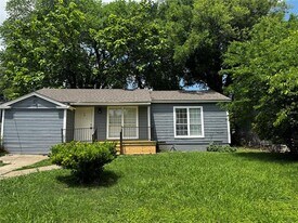 1717 Hemphill Dr in Dallas, TX - Building Photo