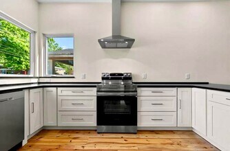 1213 N Hyde Park Ave in Durham, NC - Building Photo - Building Photo