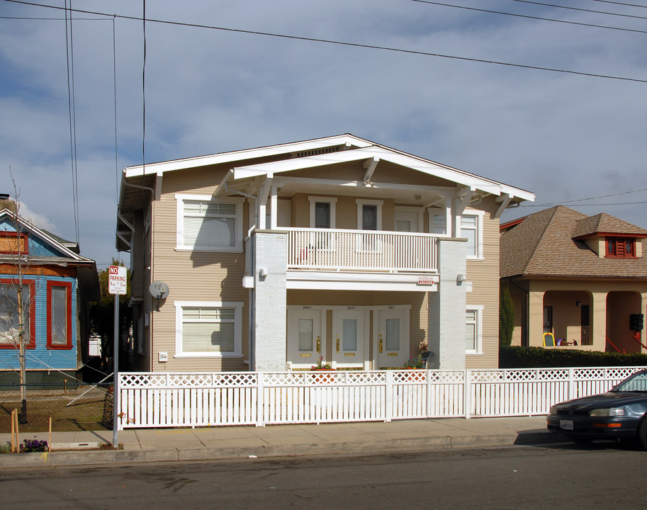 262 W 10th St in San Pedro, CA - Foto de edificio