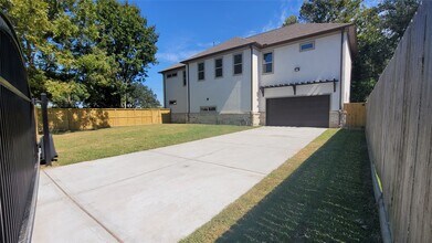 9729 Neuens Rd in Houston, TX - Building Photo - Building Photo