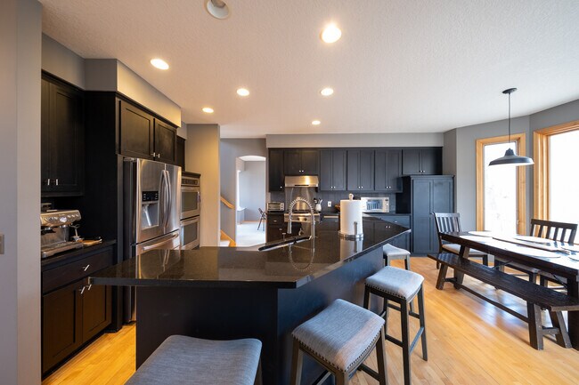 7122 Harrison Hill Trail in Chanhassen, MN - Building Photo - Building Photo