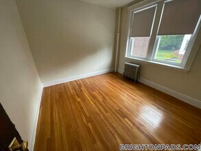 1800 Commonwealth Ave, Unit 10 in Boston, MA - Building Photo - Building Photo