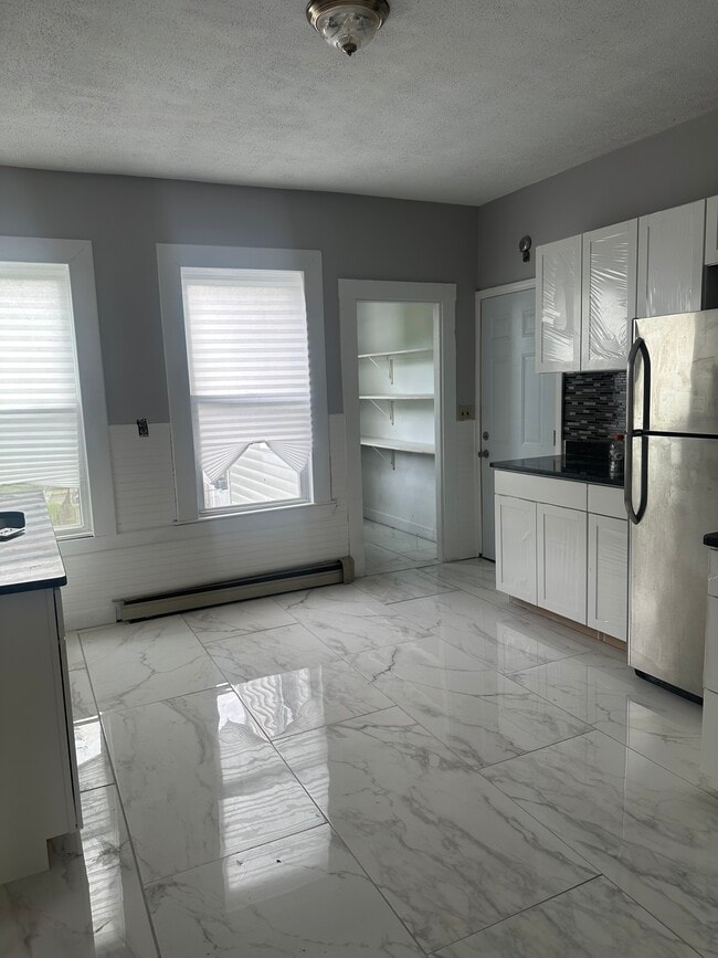 19 Dewey St in Boston, MA - Foto de edificio - Building Photo