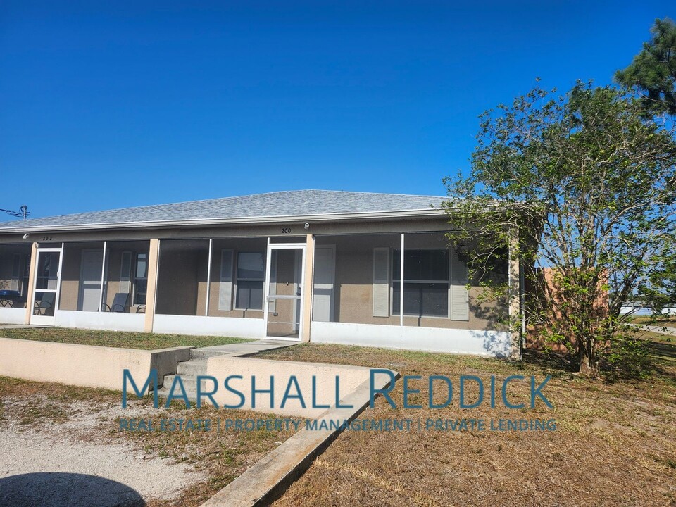 200 Homer Ave S in Lehigh Acres, FL - Building Photo