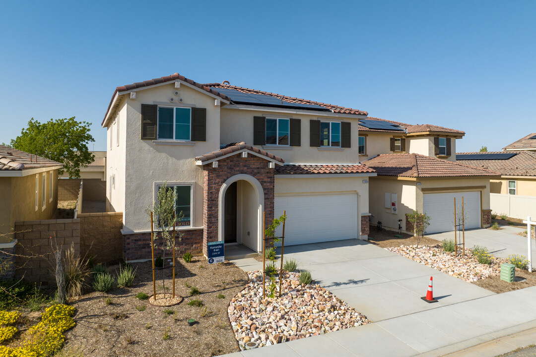 Pacific Point in Hesperia, CA - Foto de edificio