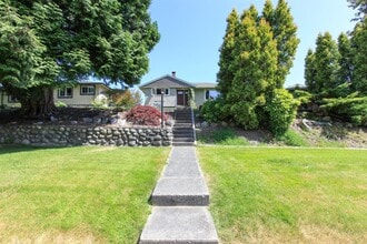 2956 Noel Dr in Burnaby, BC - Building Photo - Building Photo