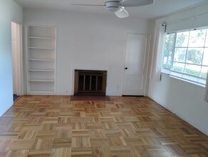 5273 Village Grn, Unit 5273 in Los Angeles, CA - Foto de edificio - Building Photo