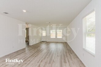 10219 Ickham Ml Ct in San Antonio, TX - Foto de edificio - Building Photo