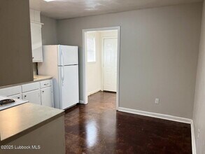 2423 22nd Pl in Lubbock, TX - Building Photo - Building Photo