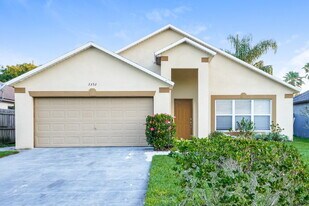 3352 Kelsey Ln in St. Cloud, FL - Building Photo