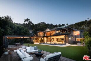 1772 N Crescent Heights Blvd in Los Angeles, CA - Building Photo