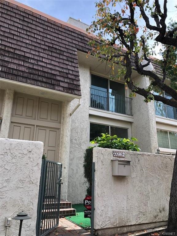 22219 Erwin St in Woodland Hills, CA - Building Photo - Building Photo