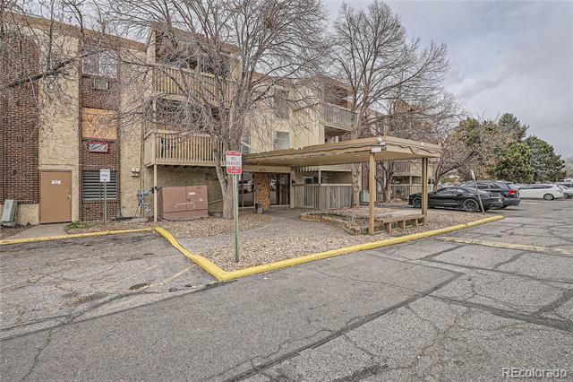 1302 S Parker Rd in Denver, CO - Building Photo