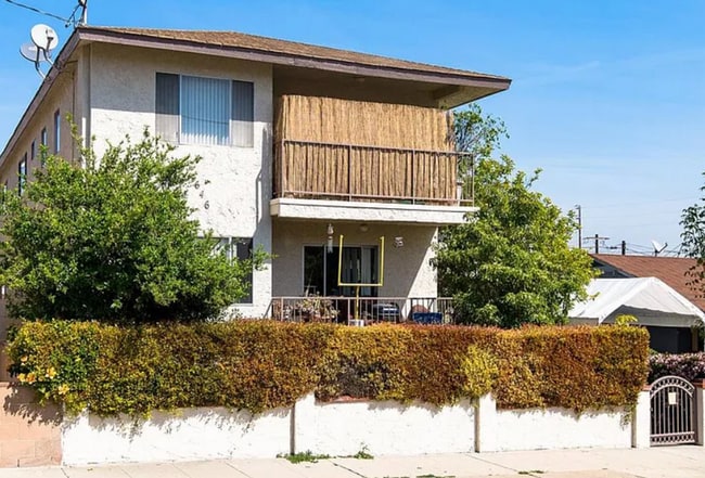 property at 646 W 22nd St