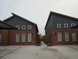 1005 Hidden Hills St, Unit 3 in Mission, TX - Building Photo