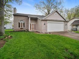 9028 Hickory Knoll Blvd in Fort Wayne, IN - Building Photo