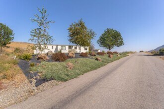 4140 Luebber Ln in Malaga, WA - Building Photo - Building Photo