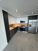 25 NW 23rd St, Unit B1 in Miami, FL - Building Photo - Building Photo
