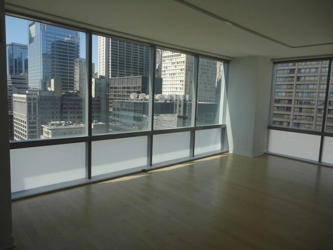 8 E Randolph St in Chicago, IL - Building Photo - Building Photo