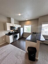 Four Seasons Central in Vancouver, WA - Building Photo - Building Photo