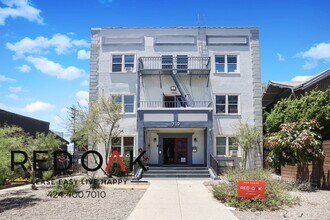 719 Heliotrope Dr, Unit 203 in Los Angeles, CA - Foto de edificio - Building Photo