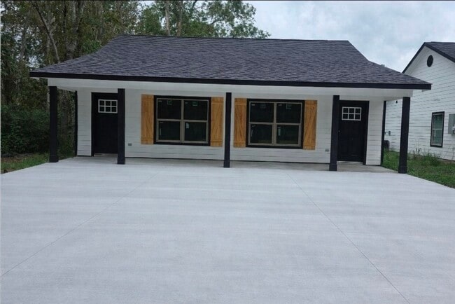 property at 3514 B Hunnicutt St