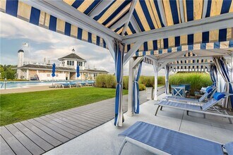 44 Wimbledon Cir in Portsmouth, RI - Building Photo - Building Photo