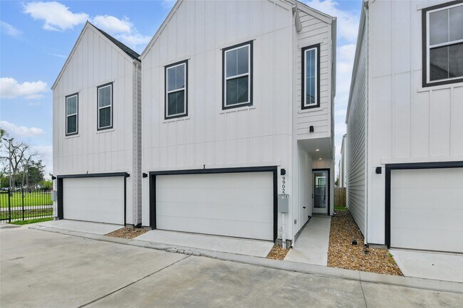 9902 Clark Rd in Houston, TX - Building Photo - Building Photo