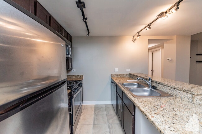 1912 N Lincoln Ave, Unit studio in Chicago, IL - Foto de edificio - Building Photo