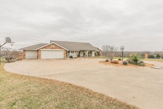 7128 County Rd 319 in Alvarado, TX - Foto de edificio - Building Photo