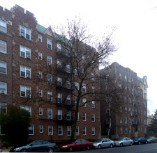 8831 Fort Hamilton Pky in Brooklyn, NY - Foto de edificio - Building Photo