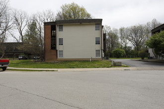 Country Trails Apartments in Decatur, IL - Building Photo - Building Photo