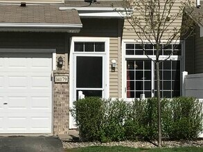 14179 Plymouth Ave in Burnsville, MN - Foto de edificio - Building Photo