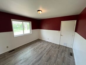 1923 Beverly Ct in Anderson, IN - Foto de edificio - Building Photo