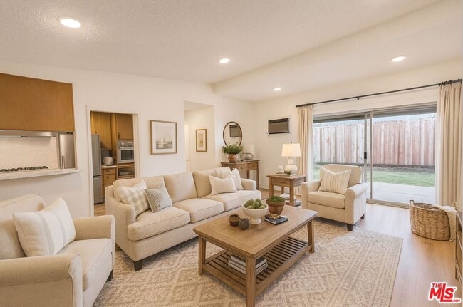 12958 Valleyheart Dr in Los Angeles, CA - Building Photo - Building Photo