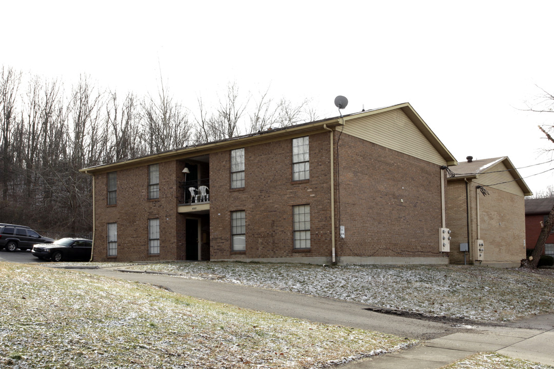 8505 Standing Oak Dr in Louisville, KY - Building Photo