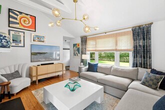 6 Cedar Ct in East Hampton, NY - Building Photo - Building Photo