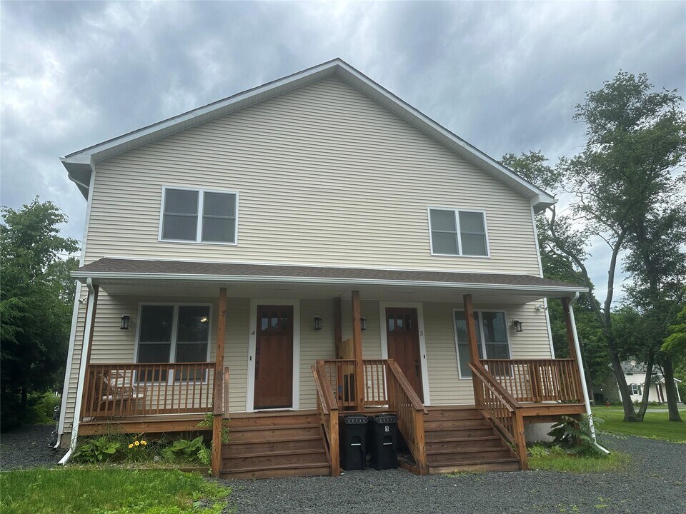 127 Pine St in Wurtsboro, NY - Building Photo
