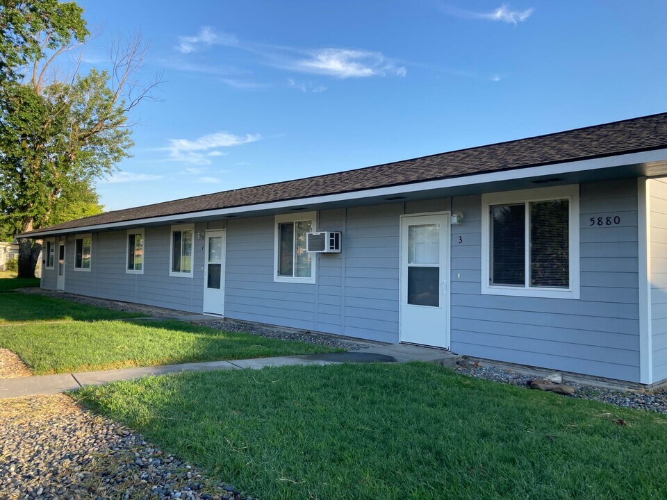 5880 Gray St in West Richland, WA - Building Photo