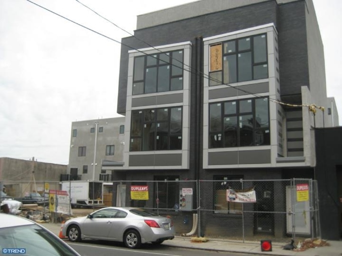 1860 Frankford Ave in Philadelphia, PA - Building Photo