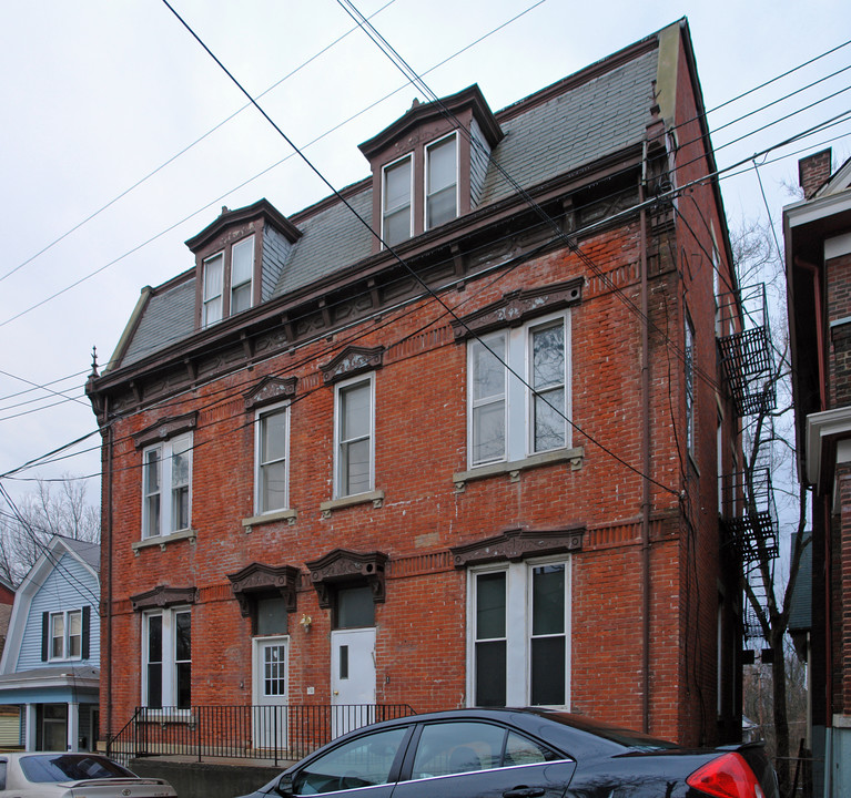 213-215 Albion Pl in Cincinnati, OH - Building Photo