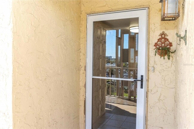 105 Island Way, Unit 142 in Clearwater, FL - Building Photo - Building Photo