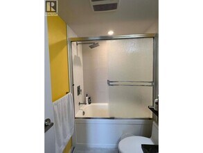 7117 Elmbridge Way in Richmond, BC - Building Photo - Building Photo