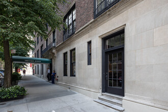 1060 Park Ave in New York, NY - Building Photo - Building Photo