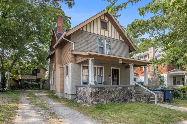 property at 852 Brookwood Pl